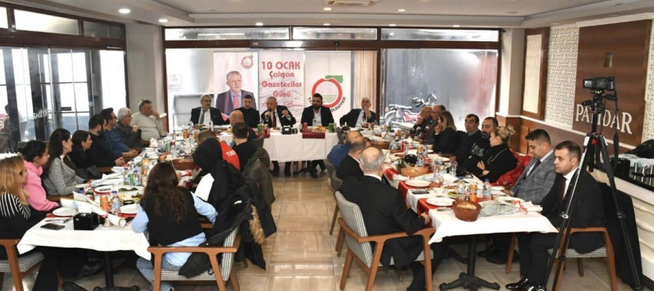 ‘GAZETECİLİK HİÇ KUŞKUSUZ SAYGIN BİR MESLEKTİR’