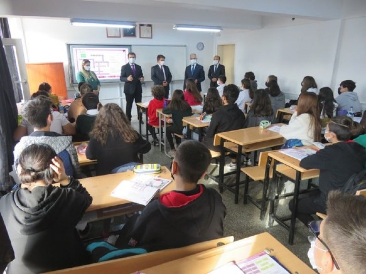 GAZİ ORTAOKULU’NU ZİYARET ETTİ