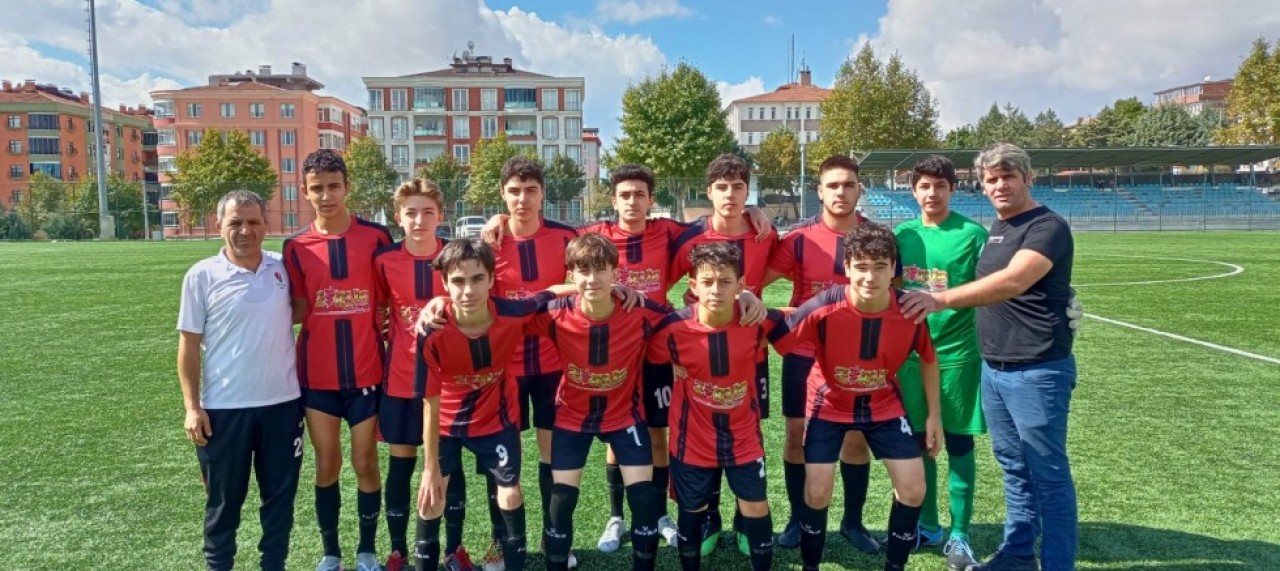 GENÇLER ADIM ADIM ŞAMPİYONLUĞA YÜRÜYOR
