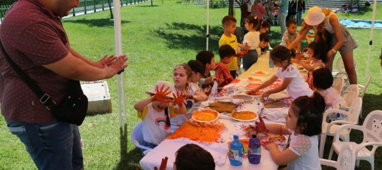 GENÇLER MİNİKLERLE BULUŞTU
