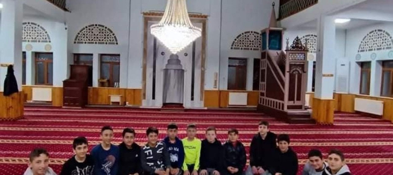 GENÇLER SABAH NAMAZINDA BULUŞTU
