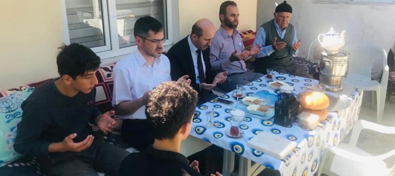 GENÇLERDEN RECEP HOCA’LARINA VEFA ZİYARETİ