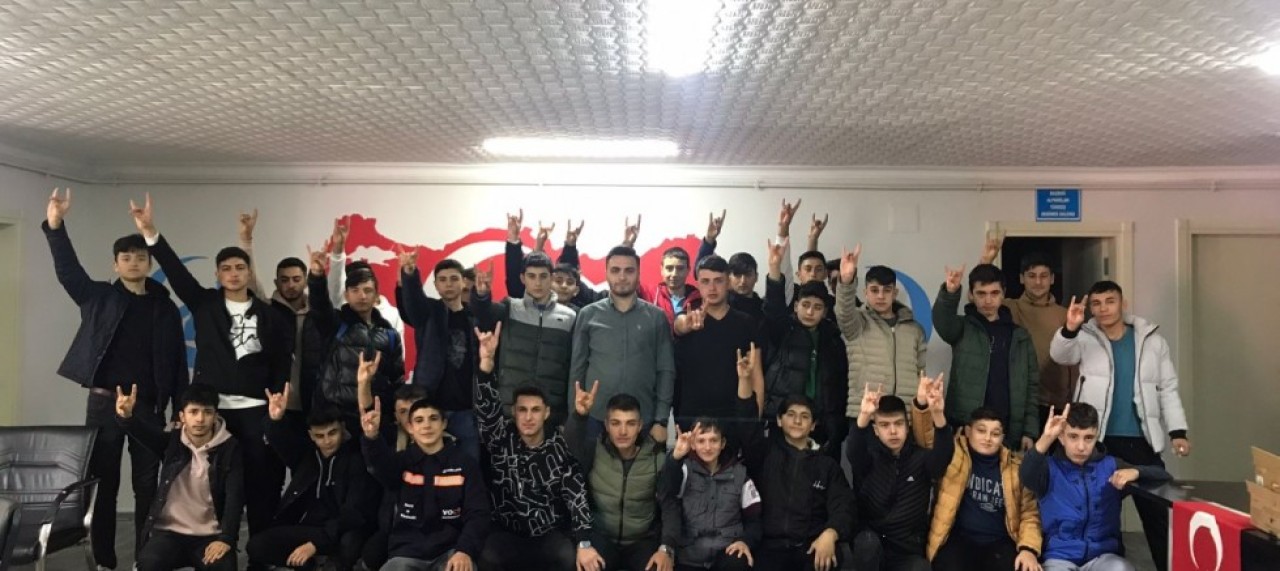 GENÇLERE SOVYETLERİN BASKI POLİTİKALARI ANLATILDI