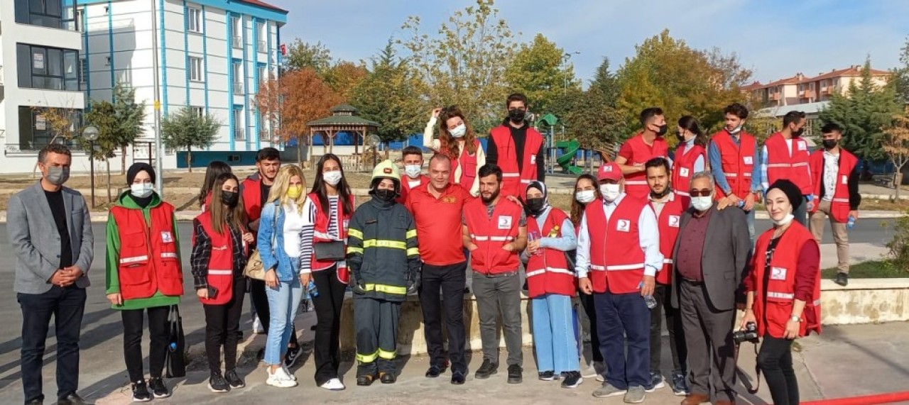 GENÇLERE YANGIN EĞİTİMİ VERİLDİ