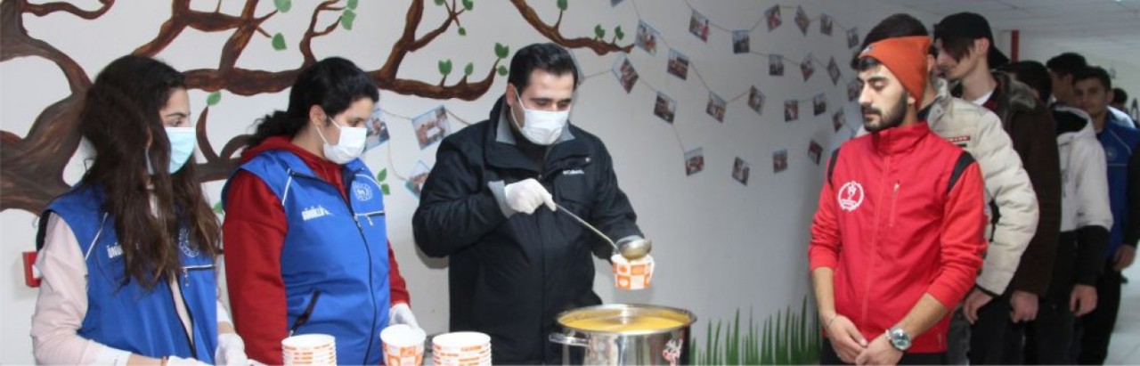 GENÇLİK MERKEZİ’NDEN ÖĞRENCİLERE ÇORBA İKRAMI
