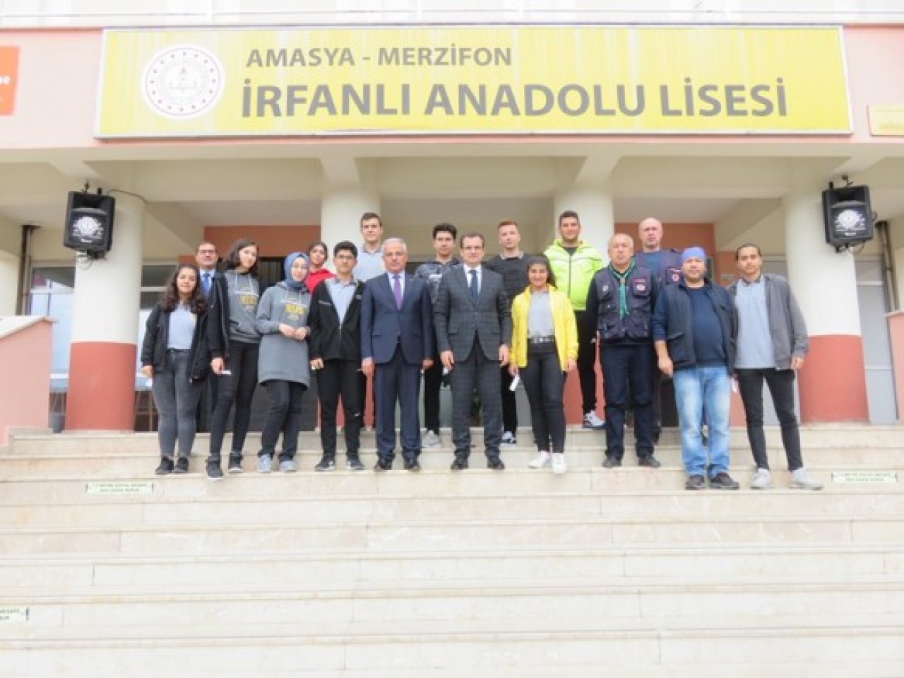 GÜLDOĞAN’DAN ÖĞRENCİLERE KİTAP HEDİYESİ