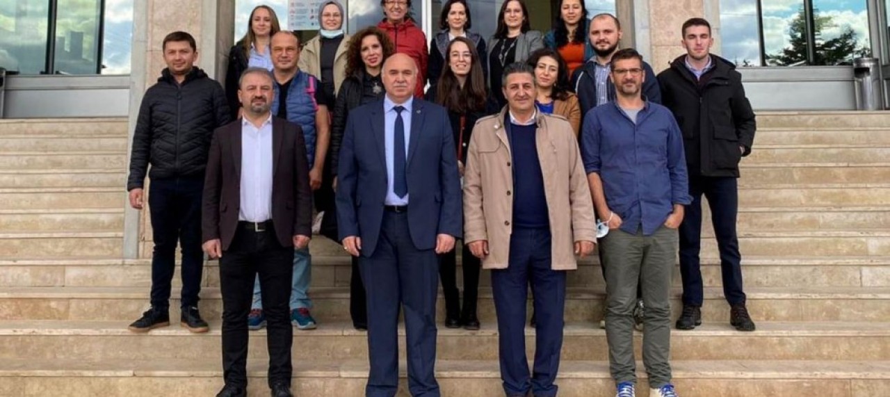 GÜLTEKİN, UZAKTAN EĞİTİM İÇİN ÇAĞDAŞ ÖĞRETME VE ÖĞRENME TEKNİKLERİNİ AÇIKLADI