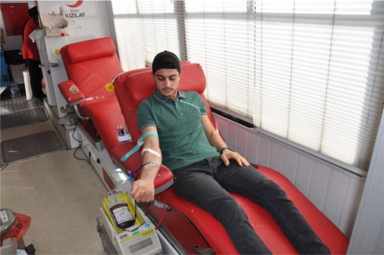 GÜMÜŞHACIKÖY’DE KAN BAĞIŞ KAMPANYASI DÜZENLENDİ