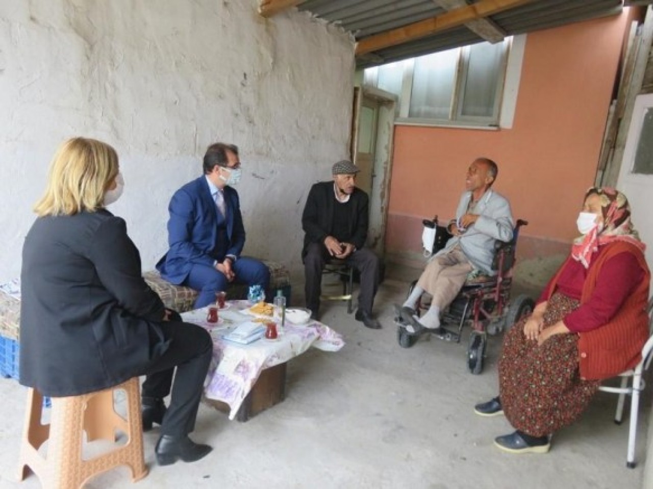 Güney Ailesini Ziyaret Etti