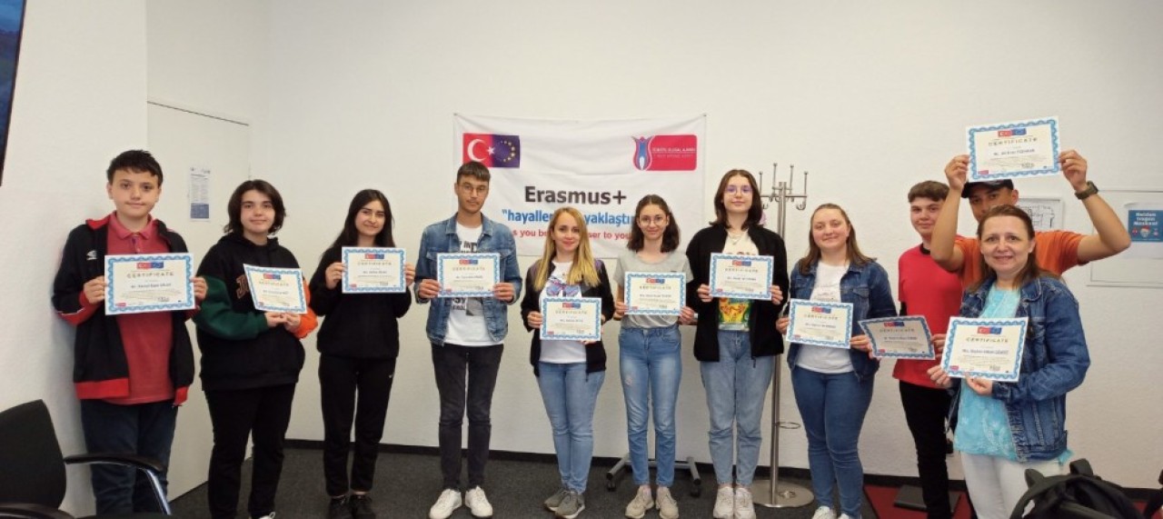 HASAN COCİ ANADOLU LİSESİ ÖĞRENCİLERİ BERLİN'DEN DÖNDÜ
