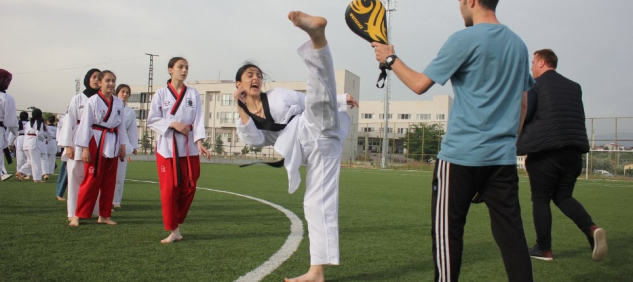 "HAYAT BOYU ÖĞRENEN SULUOVA SPOR ŞENLİKLERİ" İLE GENÇLER SPORA DOYDU
