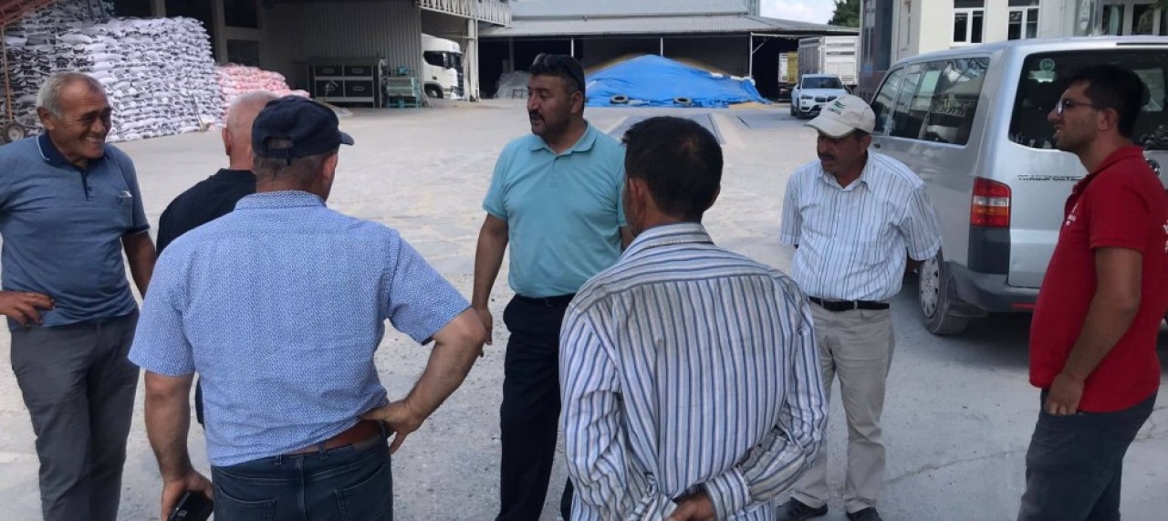 HEM SORUNLARINI DİNLEDİ HEM DE İKRAMDA BULUNDU
