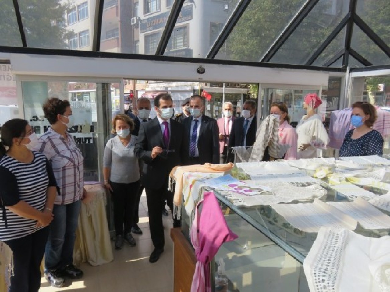 HEM STANDINI ZİYARET ETTİ