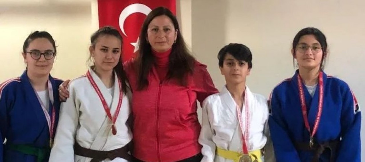 HÖKELEK’İN ÖĞRENCİLERİ GRUPLARDA