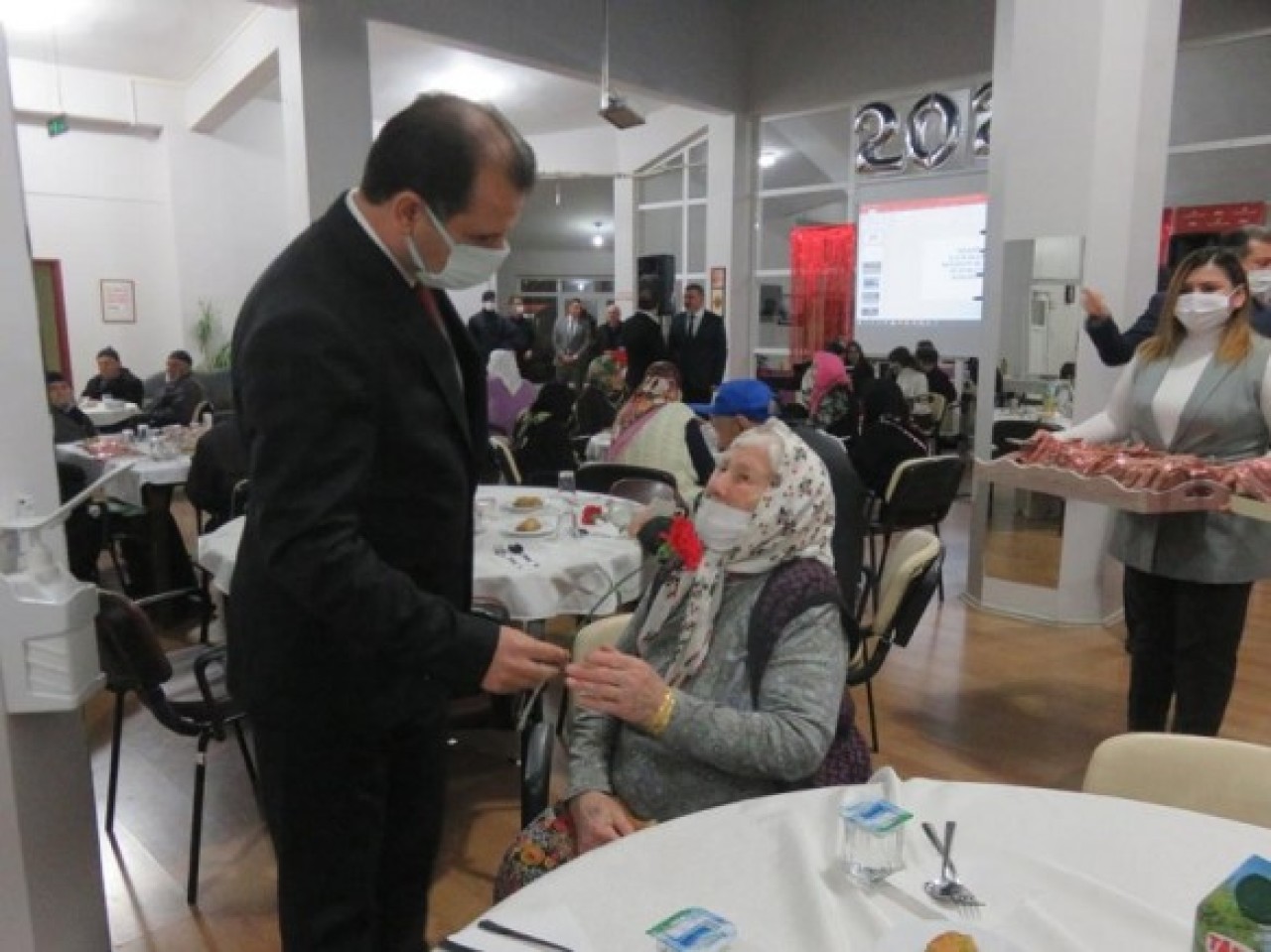 HUZUREVİ’NDE ANLAMLI PROGRAM
