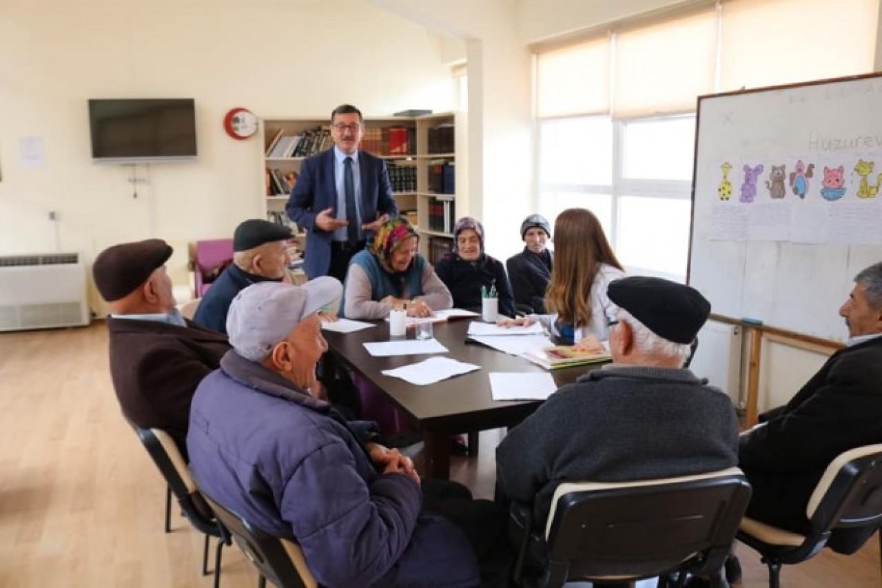 HUZUREVİ’NDE DE OKUMA YAZMA BİLMEYEN KALMAYACAK