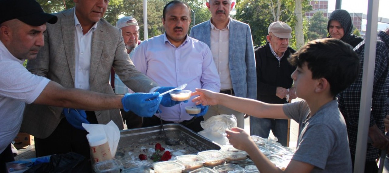 HUZUREVİ’NDEN AŞURE İKRAMI