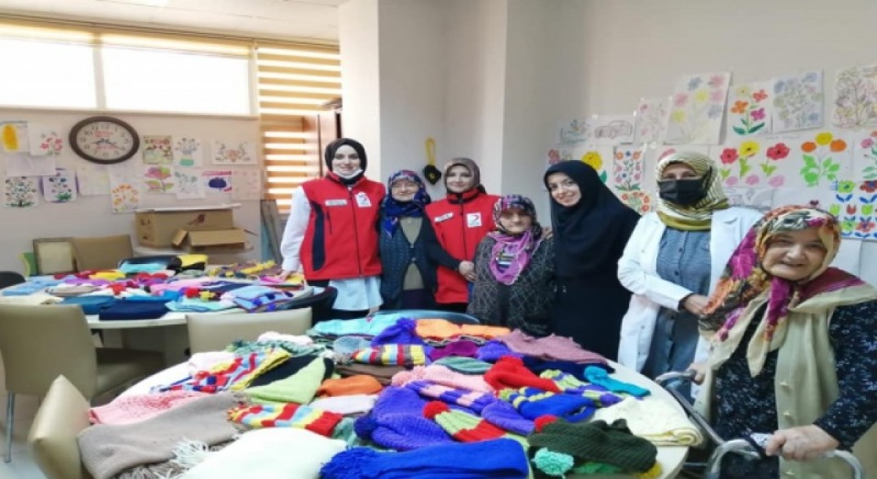 HUZUREVİ SAKİNLERİNDEN ÖRNEK DAVRANIŞ