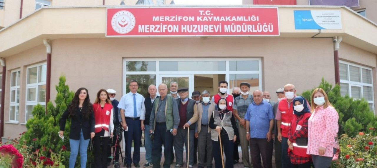 HUZUREVİ SAKİNLERİNİ ZİYARET ETTİLER