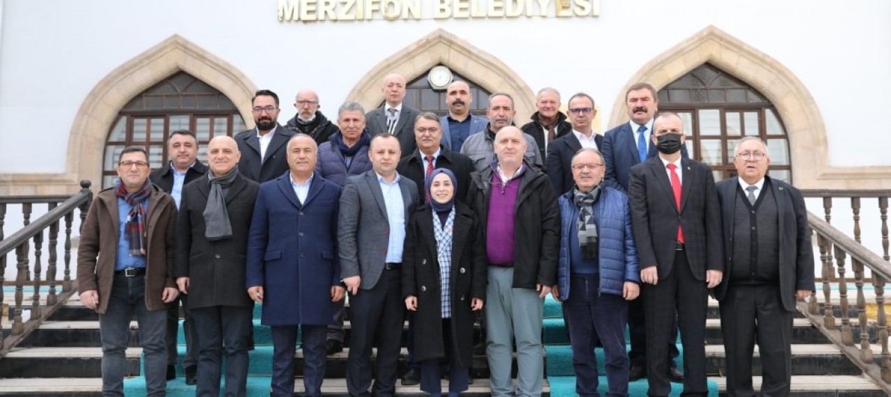 İBB’DEN İHTİYAÇ SAHİBLERİNE MONT VE BOT YARDIMI
