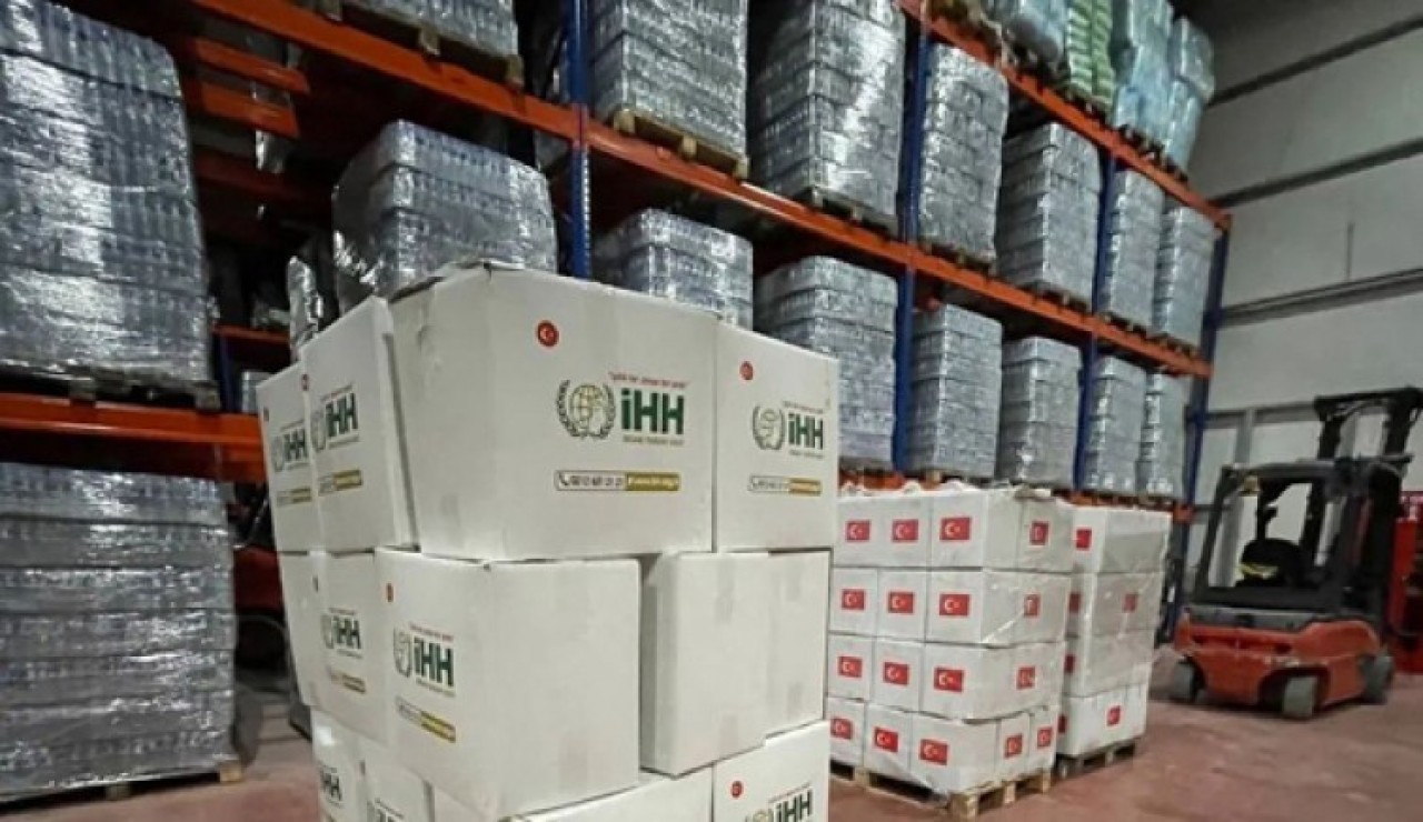 İHH DEPREM BÖLGELERİNE 166 TIR YARDIM MALZEMESİ GÖNDERDİ
