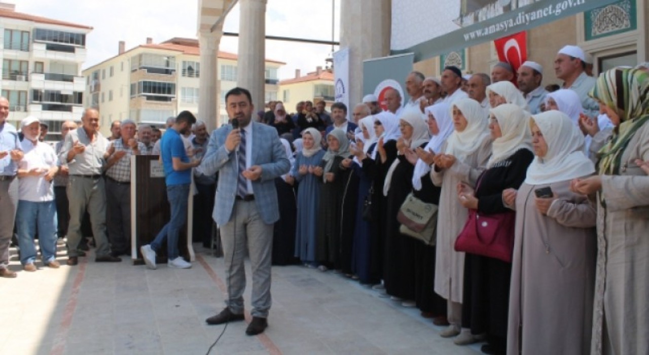İLK HAC KAFİLESİ YOLA ÇIKTI