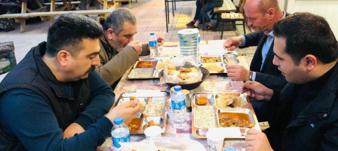 İLK ORUCUNU BORABOY BELDESİNDE VATANDAŞLA BİRLİKTE AÇTI