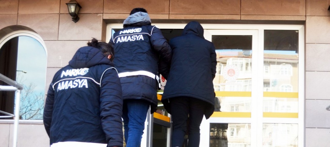 İLK YARDIM ÇANTASINDAN UYUŞTURUCU ÇIKTI
