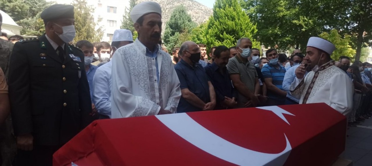 İMAM BABA KAZADA ÖLEN OĞLUNUN CENAZE NAMAZINI KILDIRDI