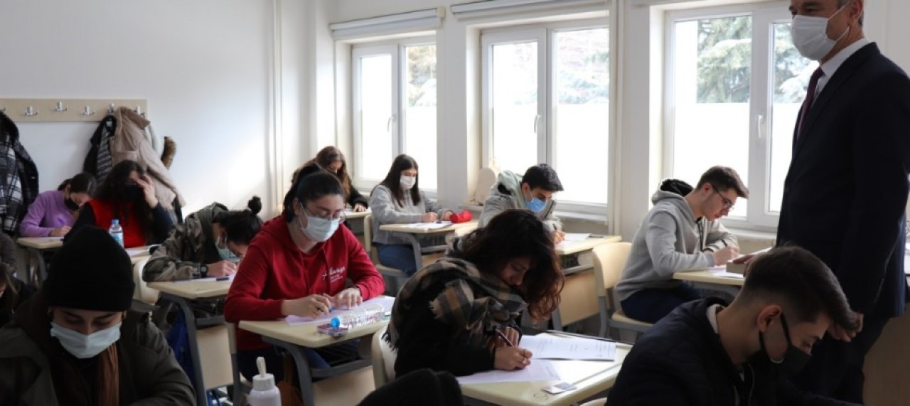 İngilizce Yeterlilik Sınavı Gerçekleştirildi