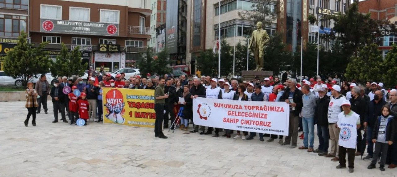 ‘İŞÇİLER EVİNE EKMEK ALAMAZ DURUMA GELMİŞTİR’