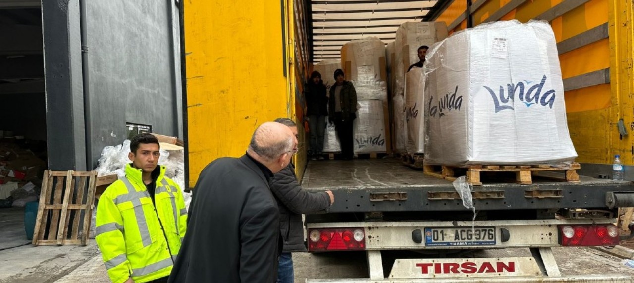İSVEÇ’TEKİ TÜRK İŞ İNSANLARINDAN 12 TIRLIK DESTEK