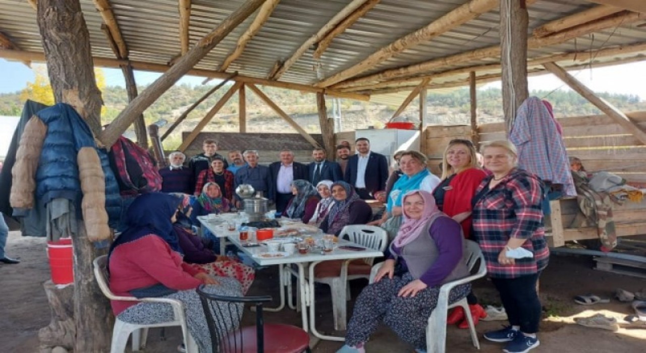 İYİ PARTİ, ÇİFTÇİNİN SORUNLARINI DİNLİYOR