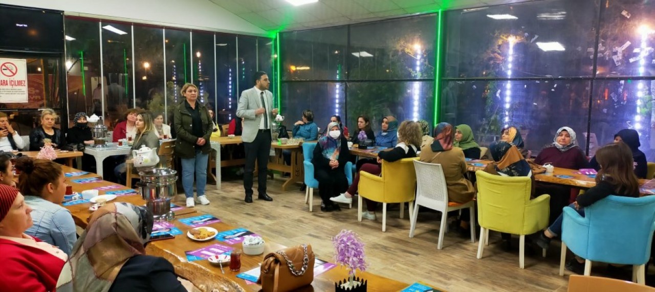 İYİ PARTİ KADINLAR AKŞAM ÇAYINDA BULUŞTU