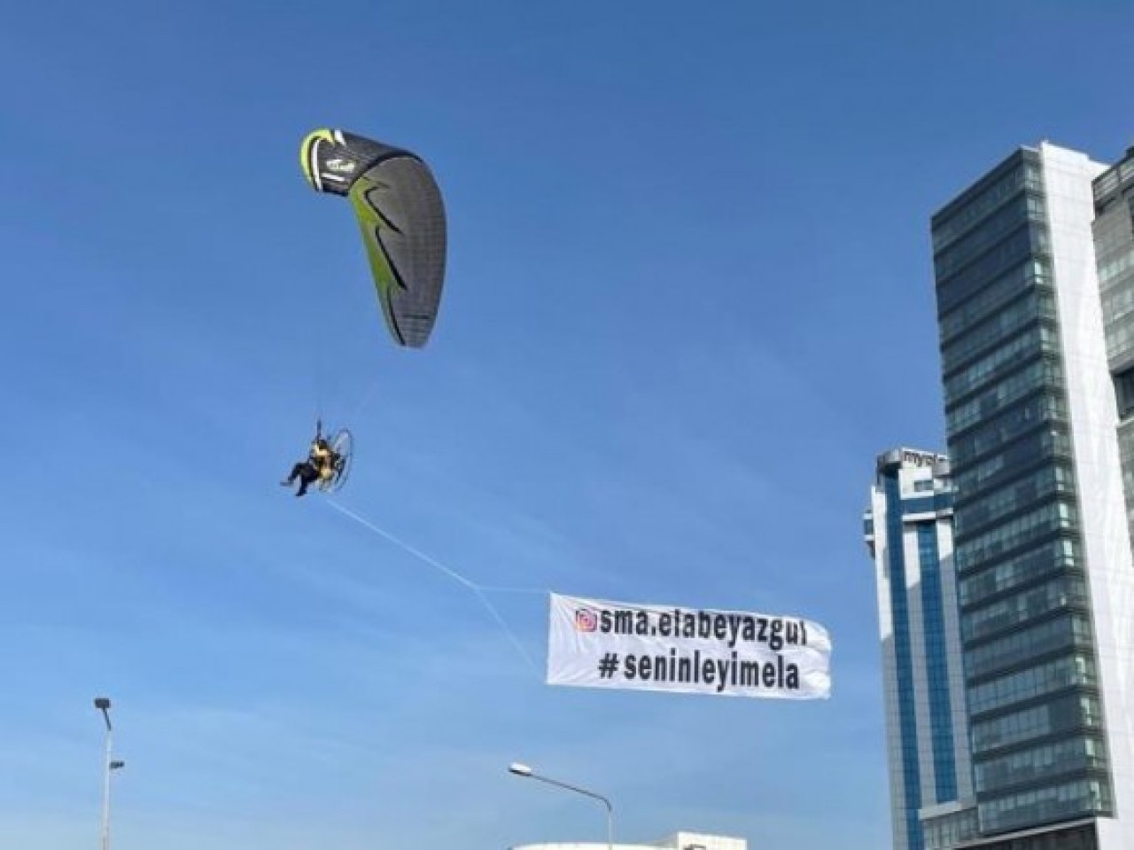 İZMİRLİ PARAMOTORCULAR, SMA HASTASI ELA BEBEK İÇİN HAVALANDI