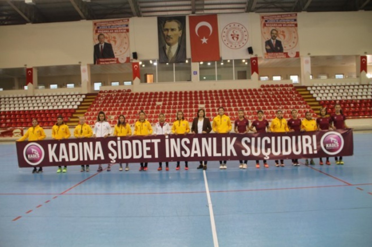 “KADINA ŞİDDET İNSANLIK SUÇUDUR”