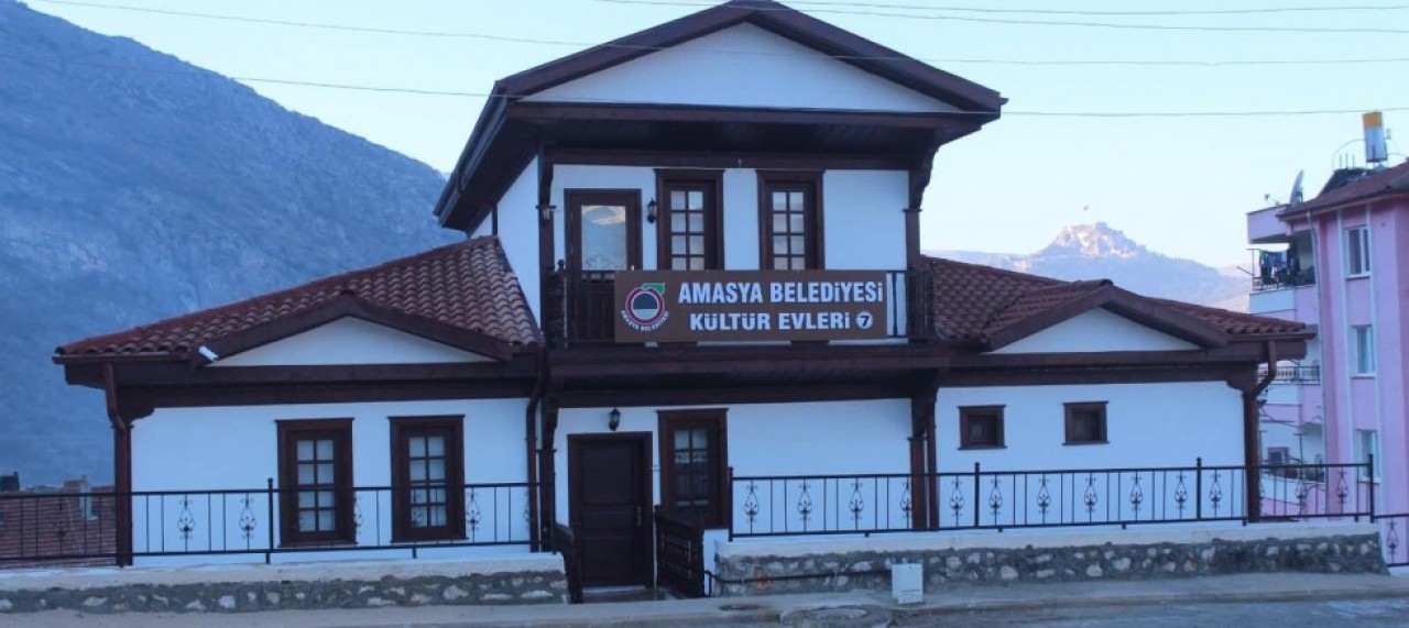 KADINLAR KÜLTÜR EVLERİNDE, ÜRETEREK EKONOMİYE KATKI SAĞLIYOR