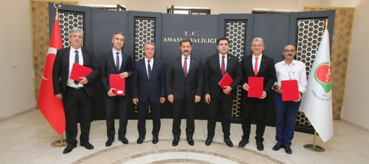 KARİYER YOLCULUĞUNDAKİ GENÇLERE NİTELİKLİ EĞİTİM DESTEĞİ PROJESİ İMZA TÖRENİ