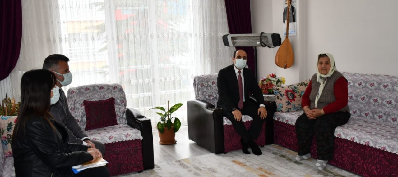 KAYMAKAM ALTINÖZ’DEN ŞEHİT AİLELERİNE ZİYARET