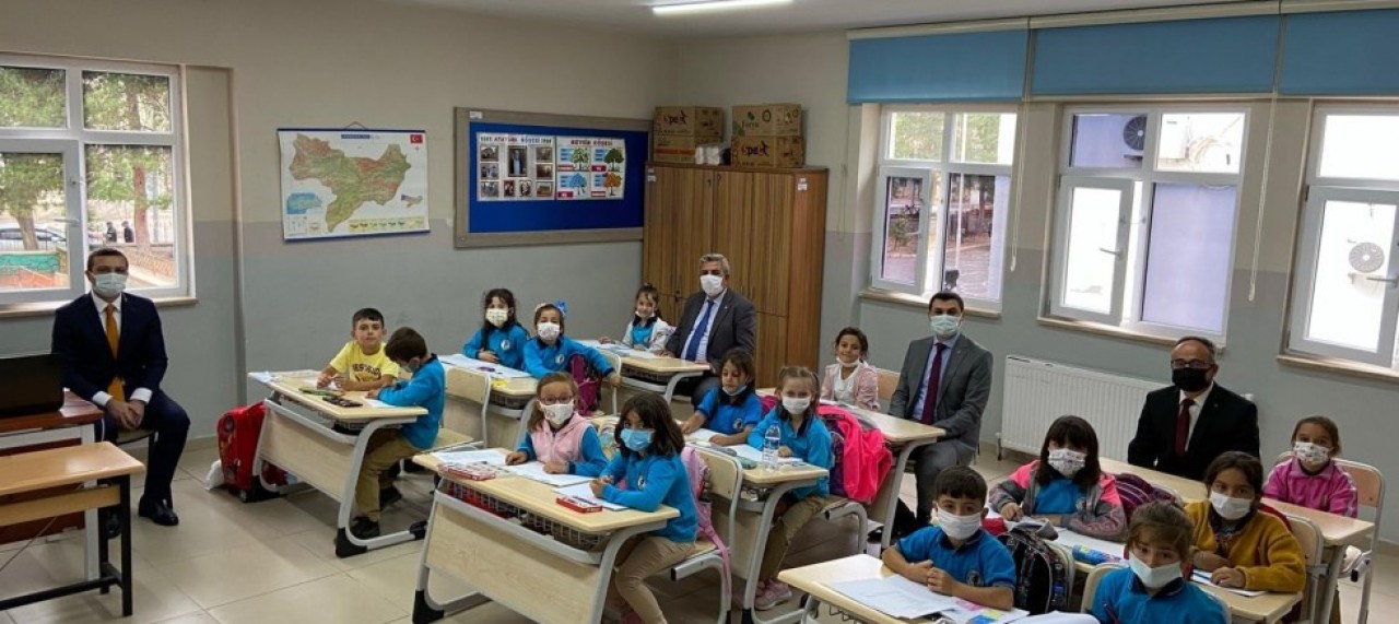 KAYMAKAM DAĞLI OKULLARI ZİYARET ETTİ
