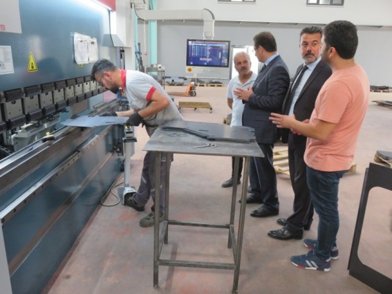 KAYMAKAM GÜLDOĞAN’DAN FİRMA ZİYARETLERİ
