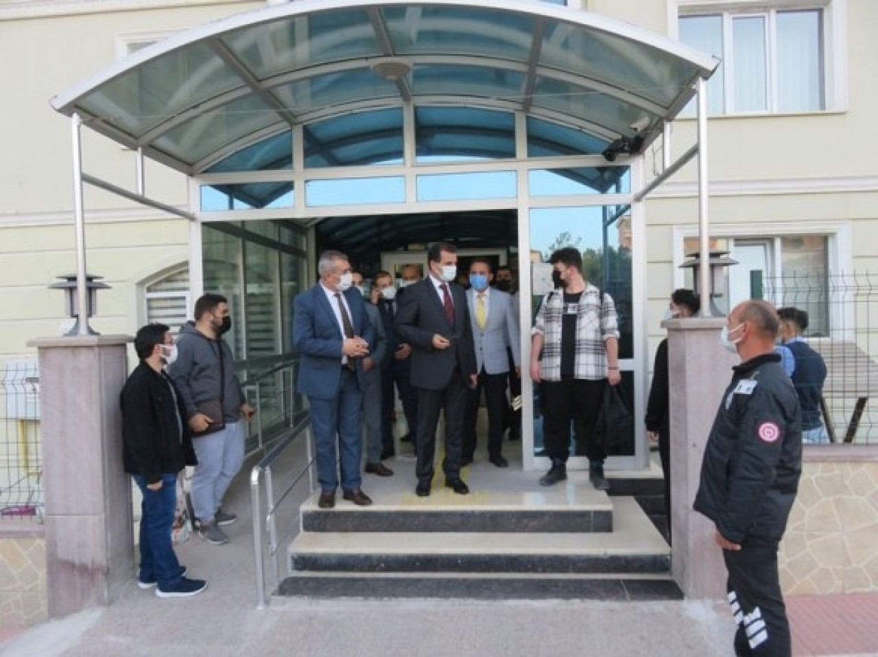 KAYMAKAM GÜLDOĞAN’DAN KURUM ZİYARETLERİ