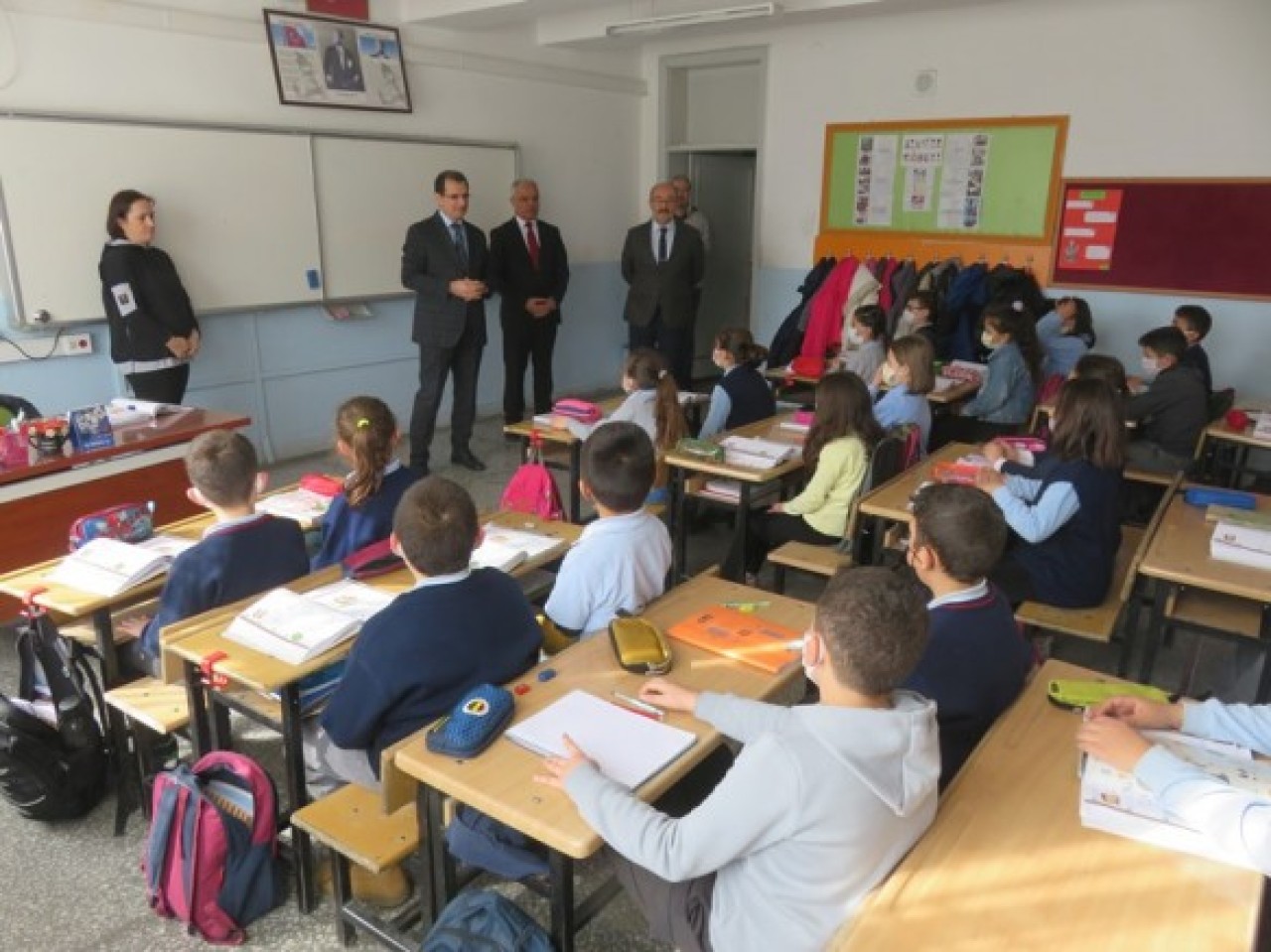 KAYMAKAM GÜLDOĞAN’DAN ORTAOKUL ZİYARETİ