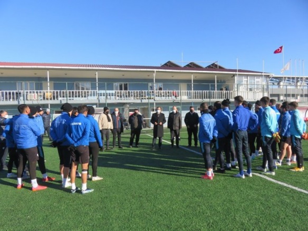 KAYMAKAM GÜLDOĞAN, MERZİFONSPOR’U ZİYARET ETTİ