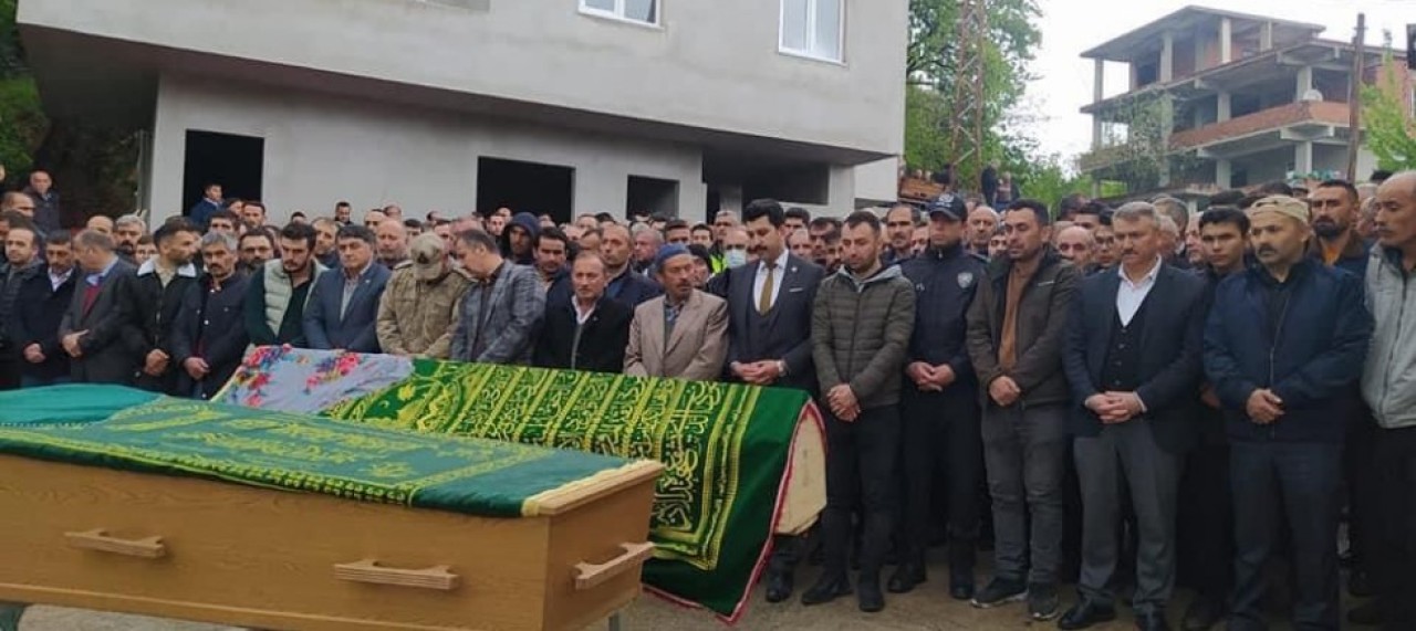 Kazada Ölen Anne ve Kızın Cenazeleri Toprağa Verildi
