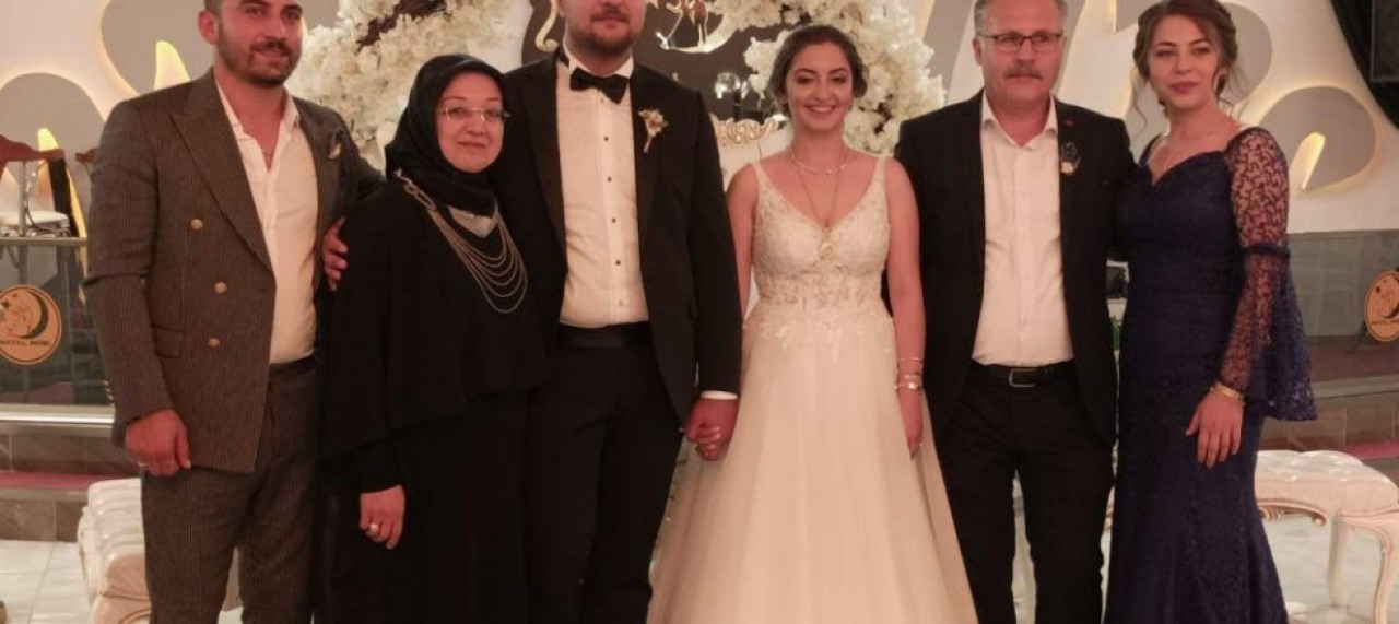 KİRACILAR – MERT AİLESİNİ MUTLU GÜNLERİNDE  SEVENLERİ YALNIZ BIRAKMADI