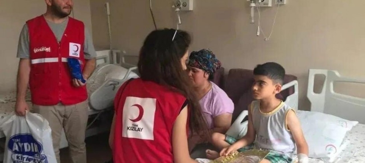 KIZILAY’DAN HASTA ÇOCUKLARA BAYRAM SÜPRİZİ