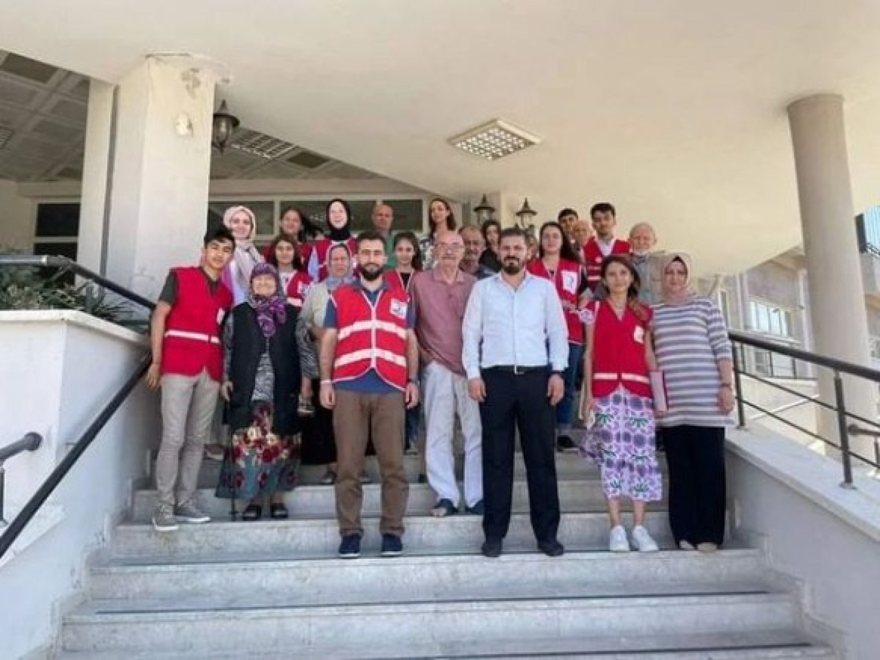 KIZILAY’DAN HUZUREVİ ZİYARETİ