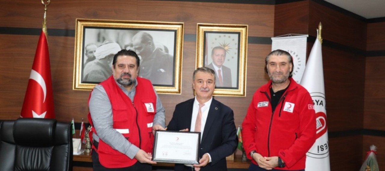 KIZILAY’DAN KURUMSAL BAĞIŞÇI MADALYASI