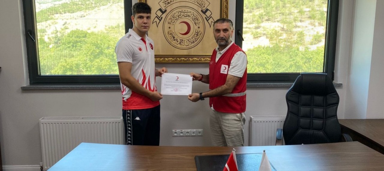 KIZILAY ŞAMPİYONU UNUTMADI